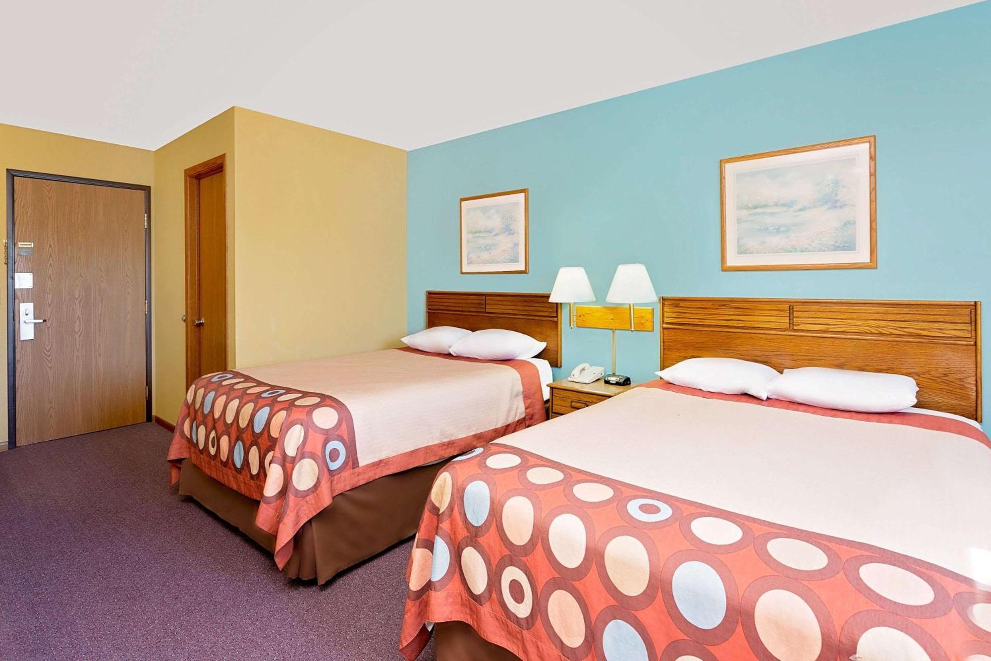 Queen Room with Two Queen Beds - Non-Smoking