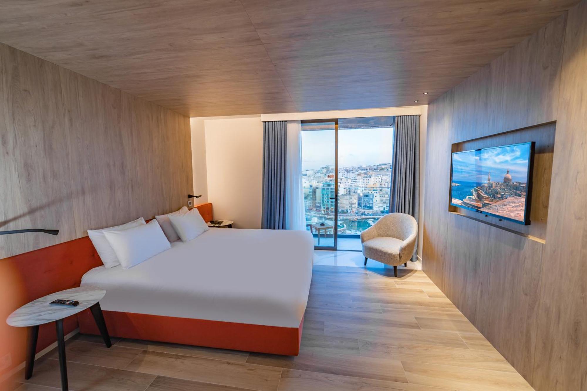 Superior Kamer met Queensize Bed en Balkon - Uitzicht op Zee
