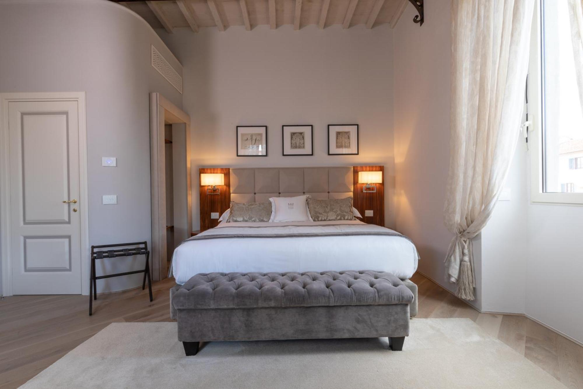 Raffaello - Suite Deluxe con Vista Duomo e Vasca da Bagno con Idromassaggio