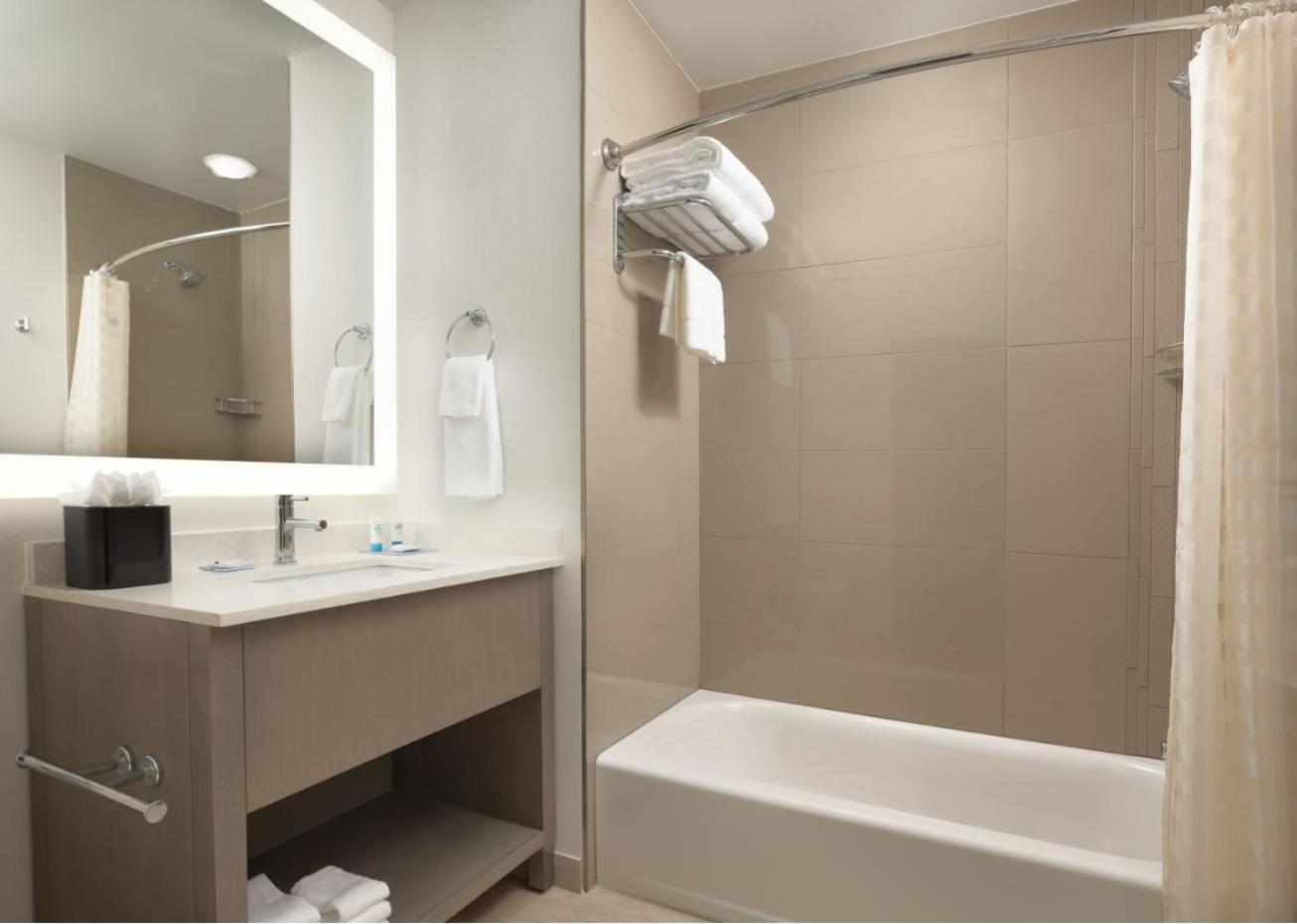 One-Bedroom Suite with Two Queen Beds with Kitchen and Sofa Bed,1284727558:JPEG
