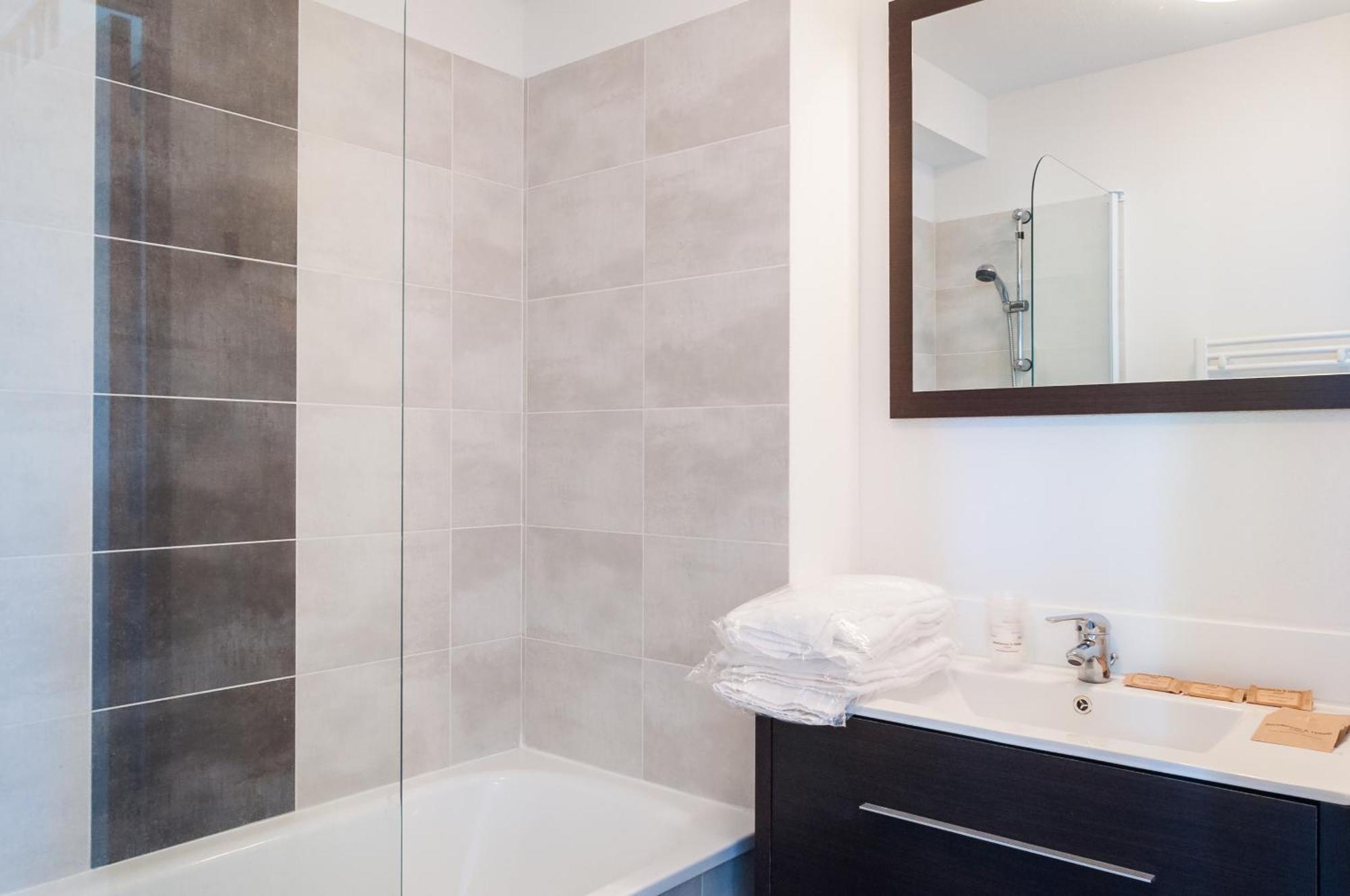 Two-Bedroom Apartment,1284853708:JPEG