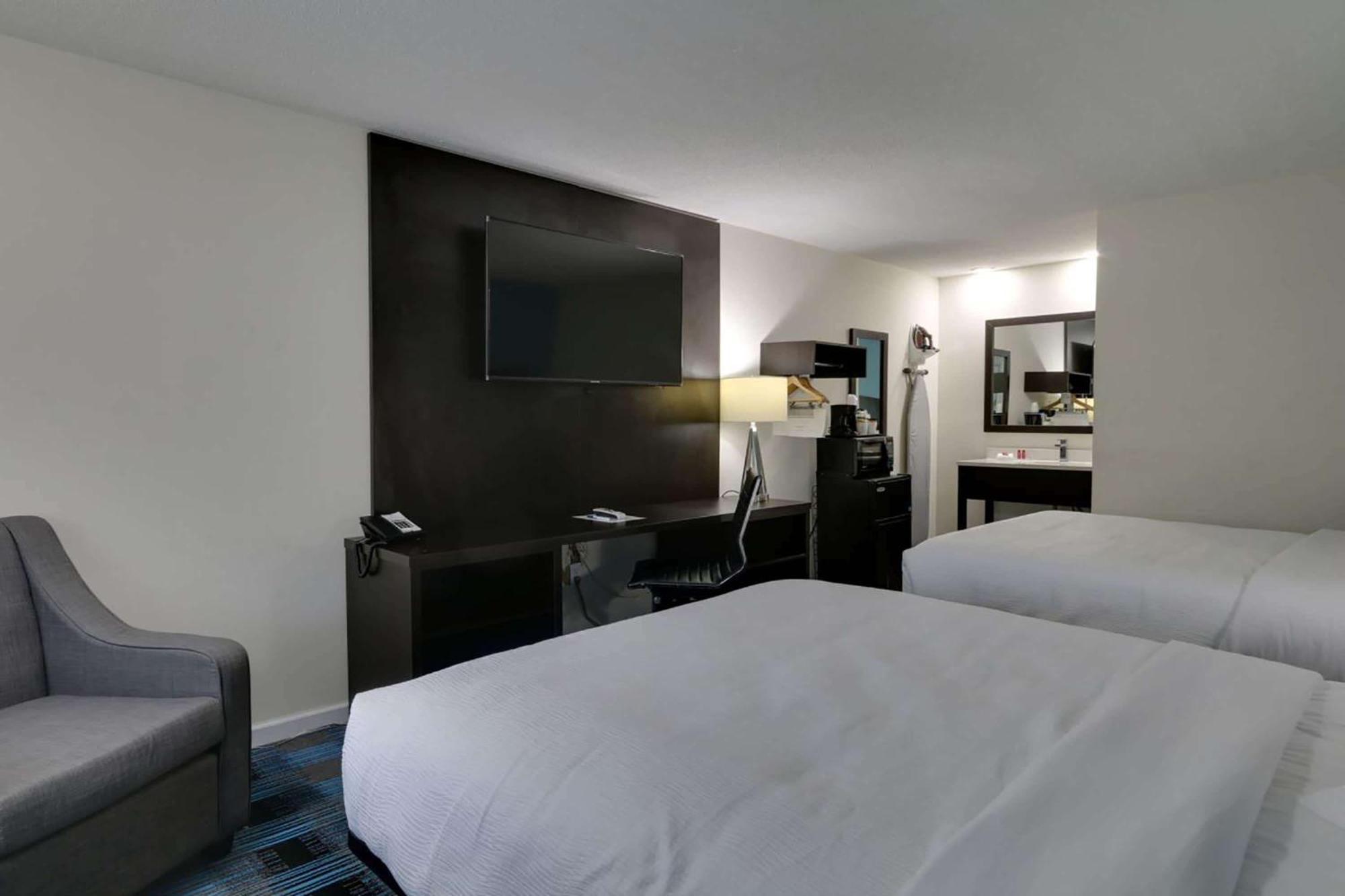 Queen Room with Two Queen Beds - Non-Smoking