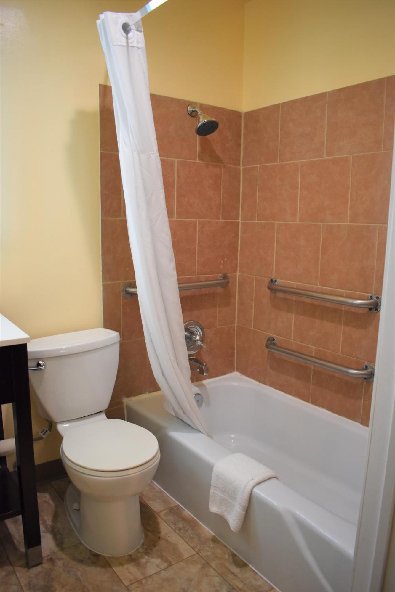 Queen Room - Mobility Accessible