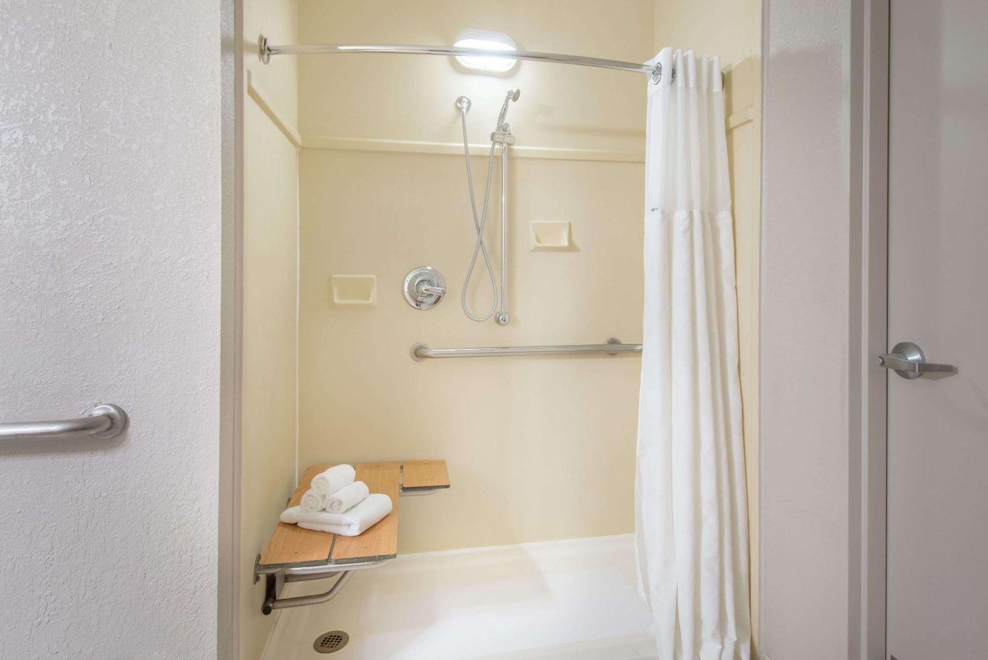 King Room - Disability Access/Non-Smoking