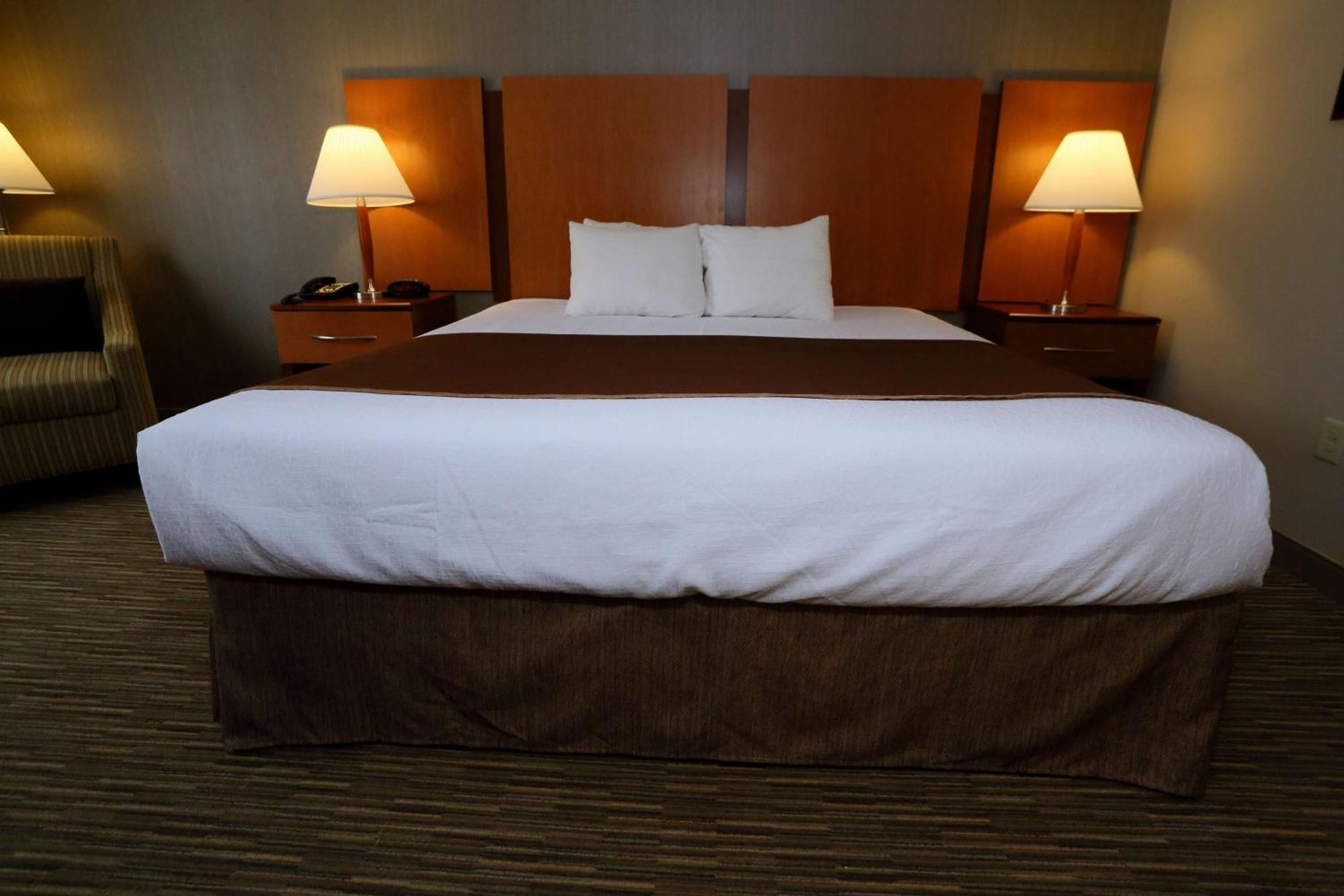 King Room with Bath Tub - Disability Access/Non-Smoking