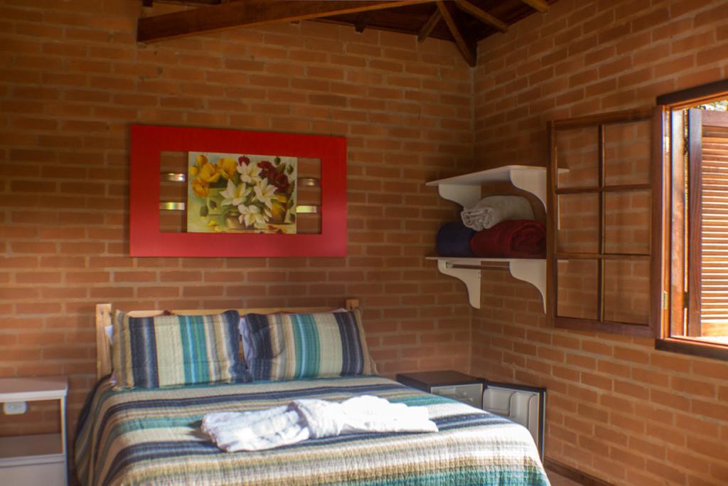 Chalet fireplace without bathtub,136885650:JPEG
