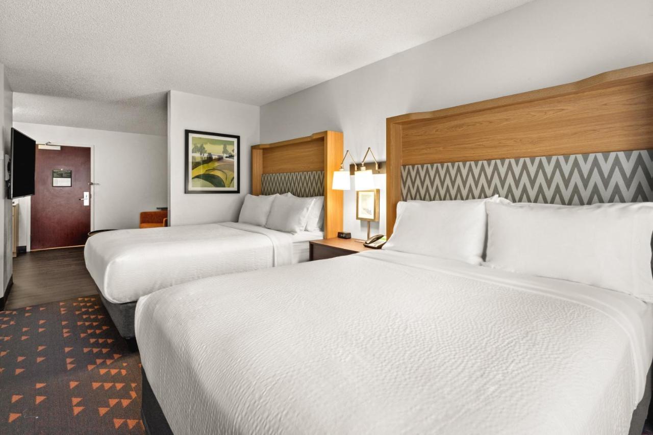 Standard Queen Room with Two Queen Beds - Non-Smoking