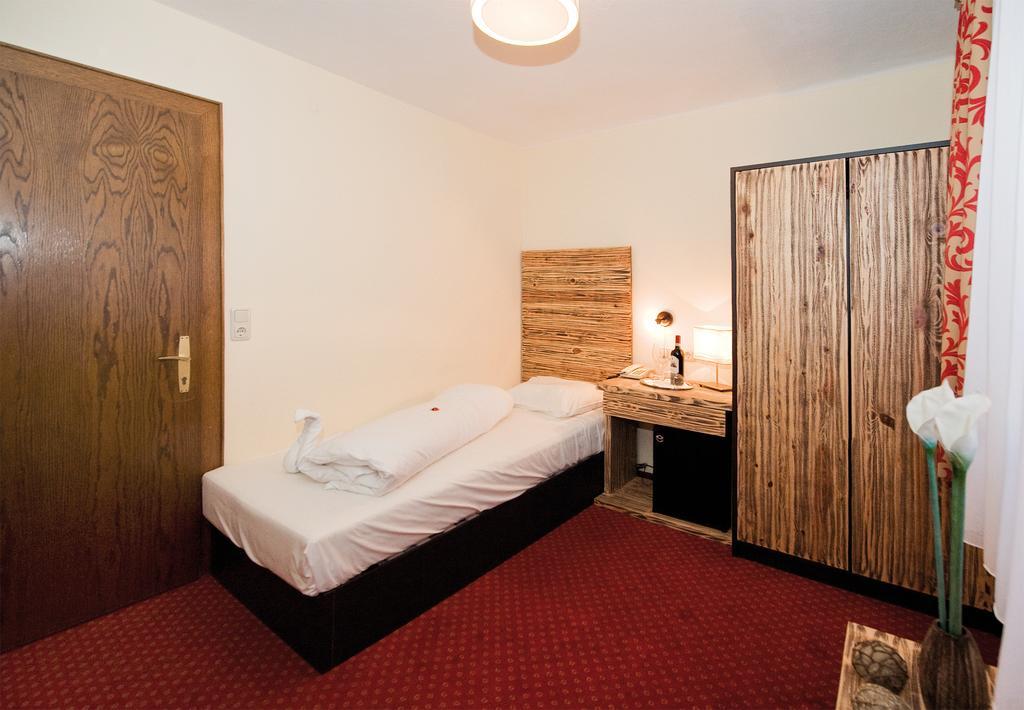 Single Room,135689676:JPEG