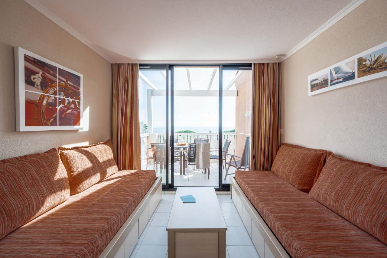 Standard One-Bedroom Apartment with Sleeping Alcove and Terrace or Blacony - Sea View (6 People) - South Side