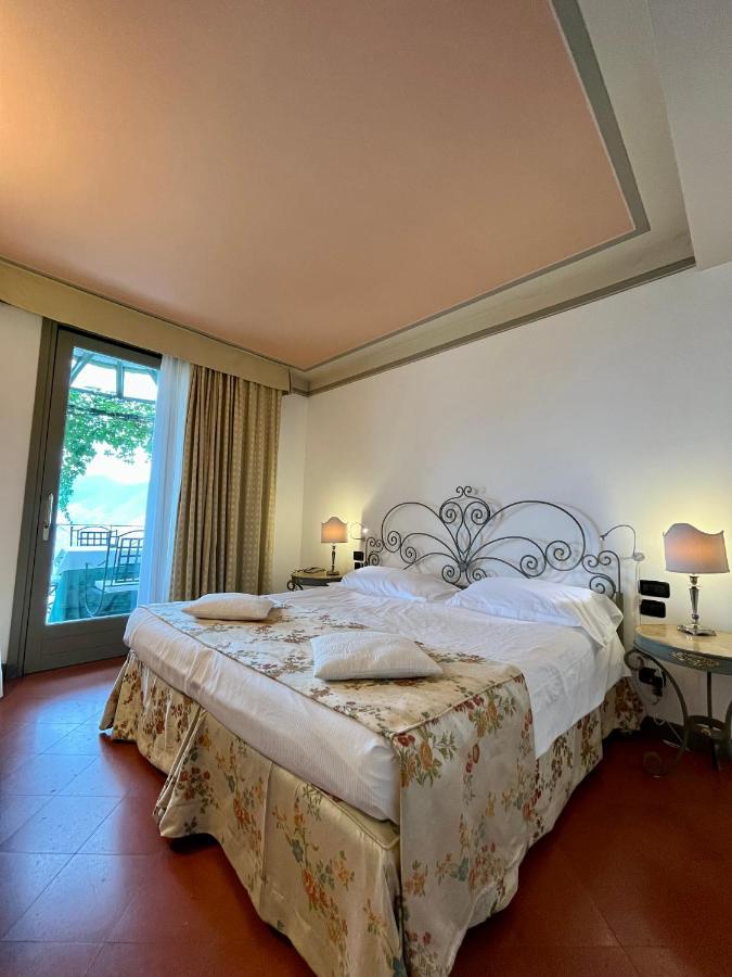 Suite with Lake View,1705570318:JPEG