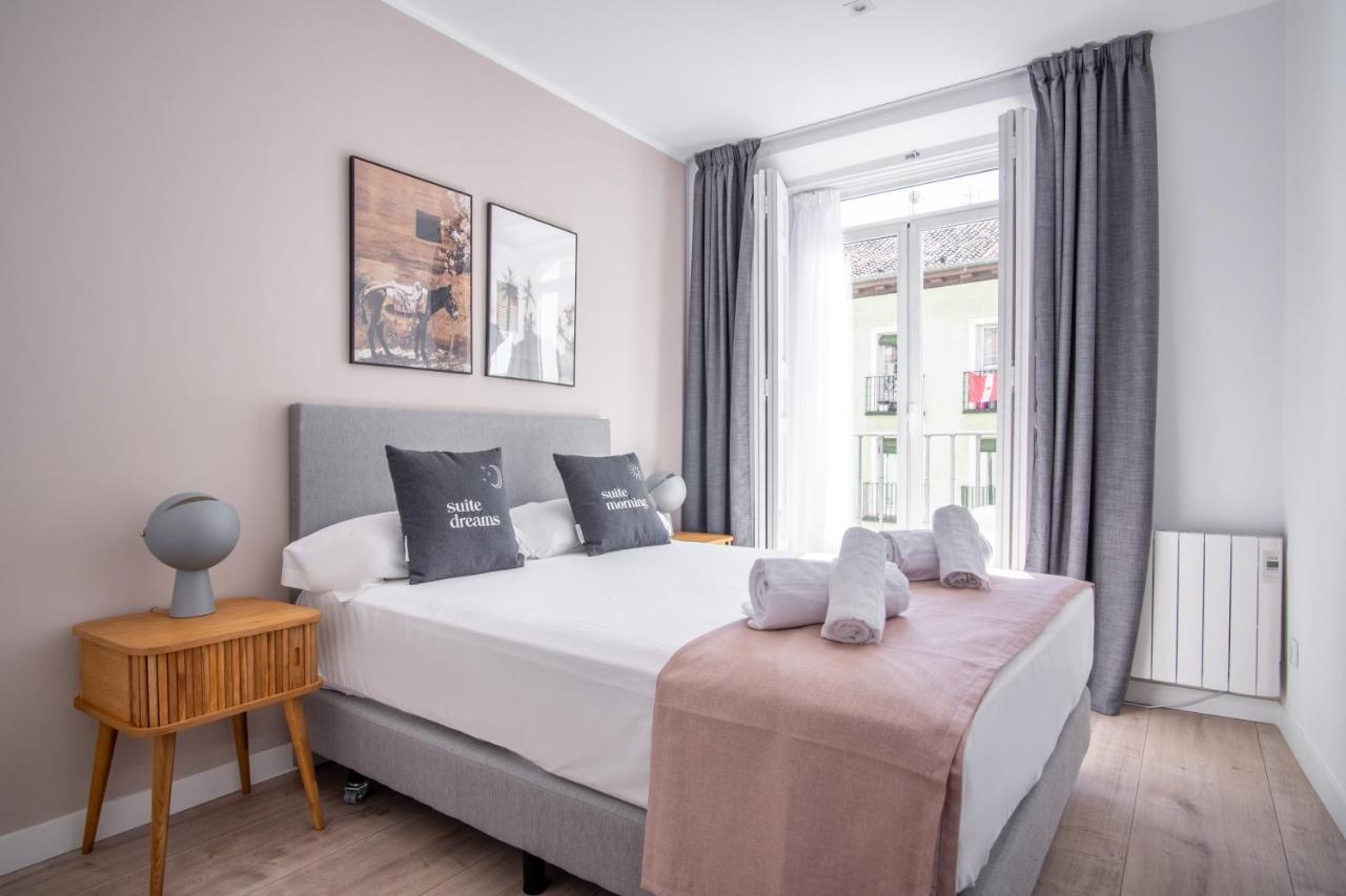 One-Bedroom Apartment Balcony,1298926672:JPEG
