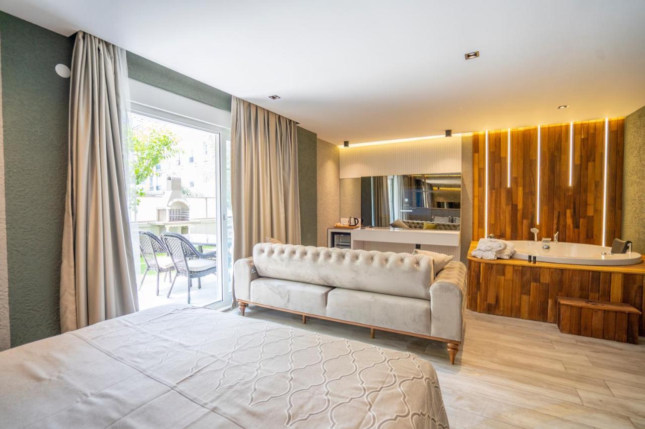Deluxe Room with Jacuzzi and Garden View,1299229561:JPEG
