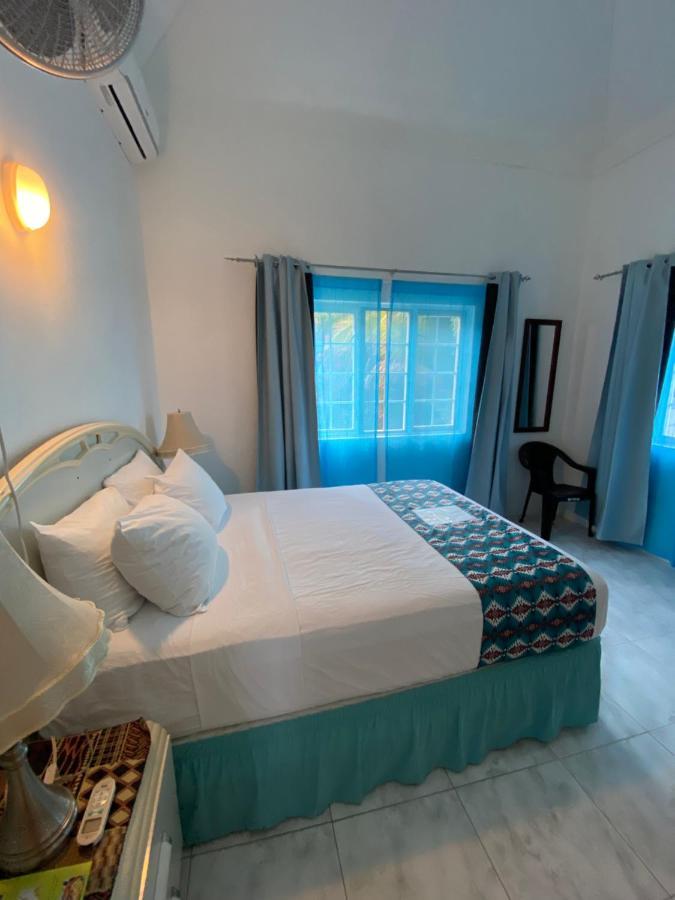 Zimmer mit Queensize-Bett und Gartenblick