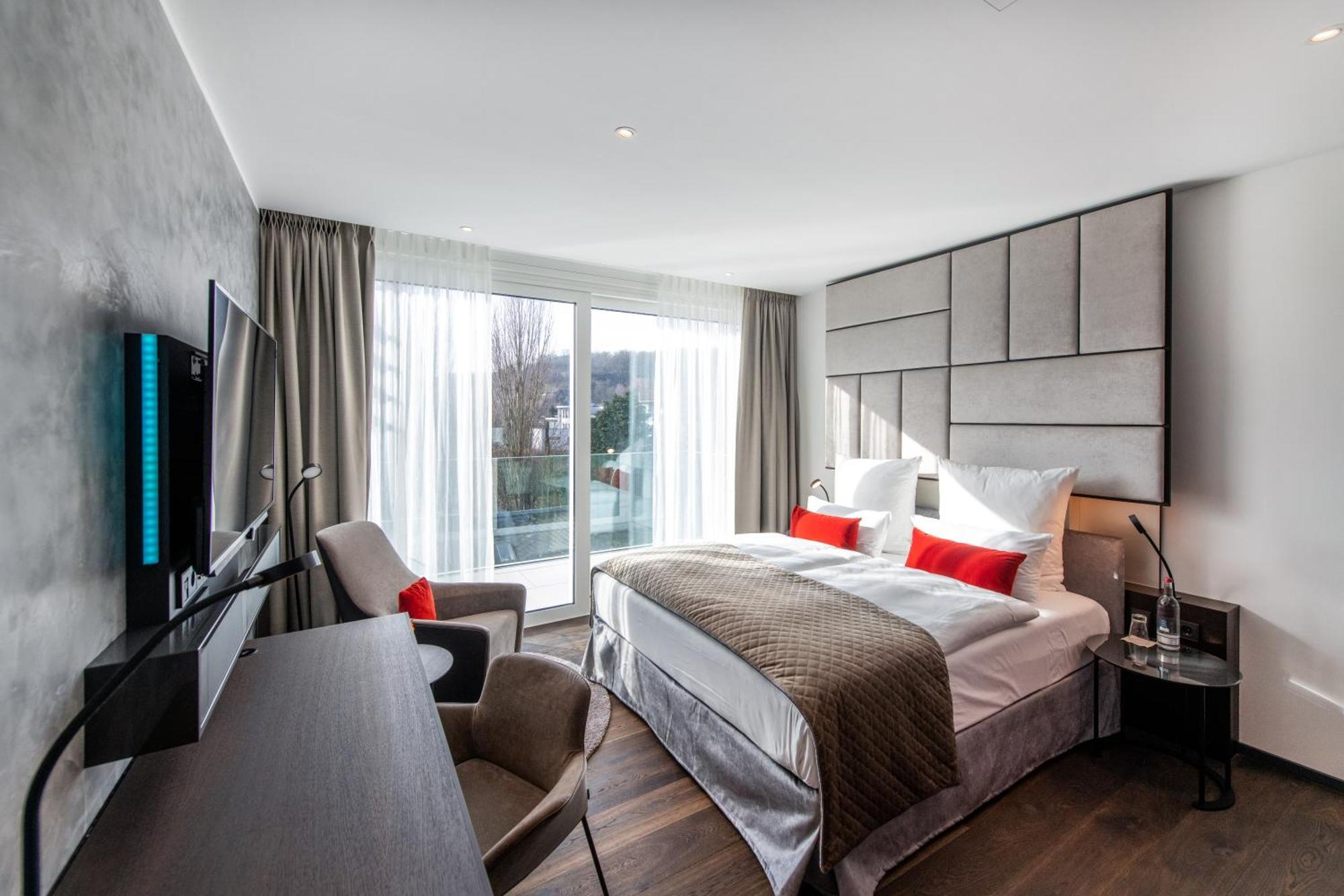 Double Room with Balcony,947321464:JPEG