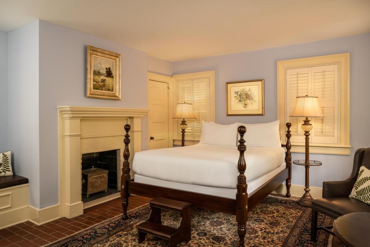 Carriage House Courtyard Queen