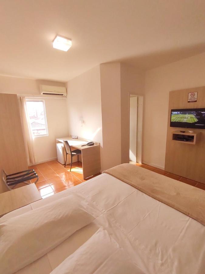 Quarto Executivo com Cama de Casal