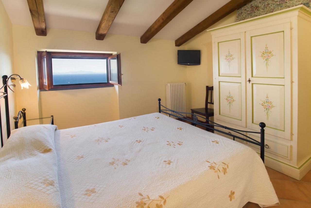 Camera Matrimoniale con Letto Supplementare