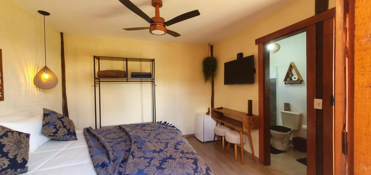 Suíte com Cama Queen-size e Vista da Piscina