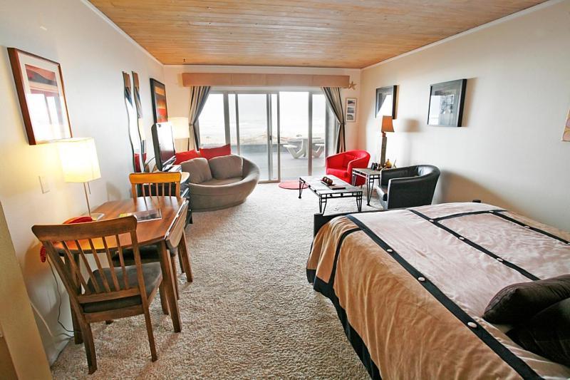 Queen Studio Ocean Front - Pet Friendly
