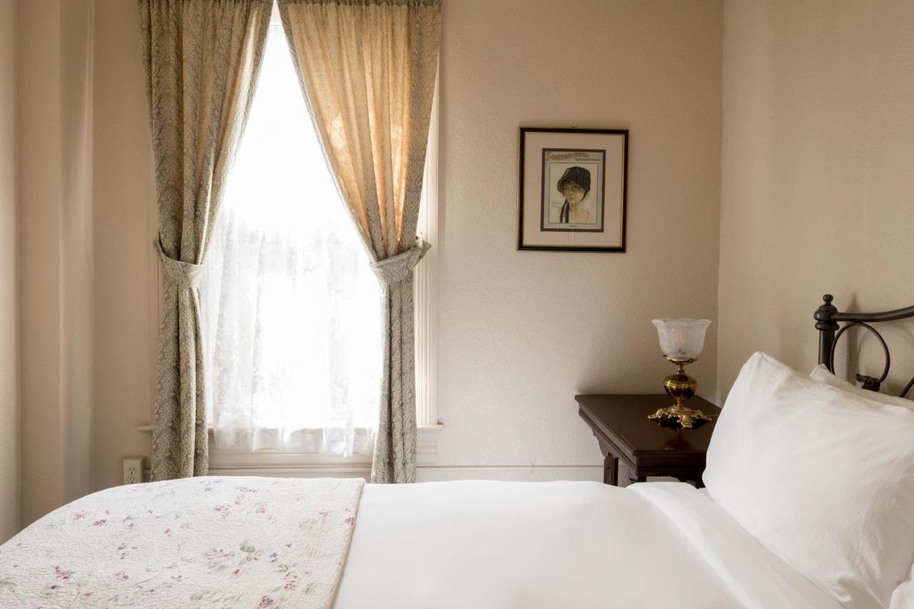 King Suite (Pet Friendly)