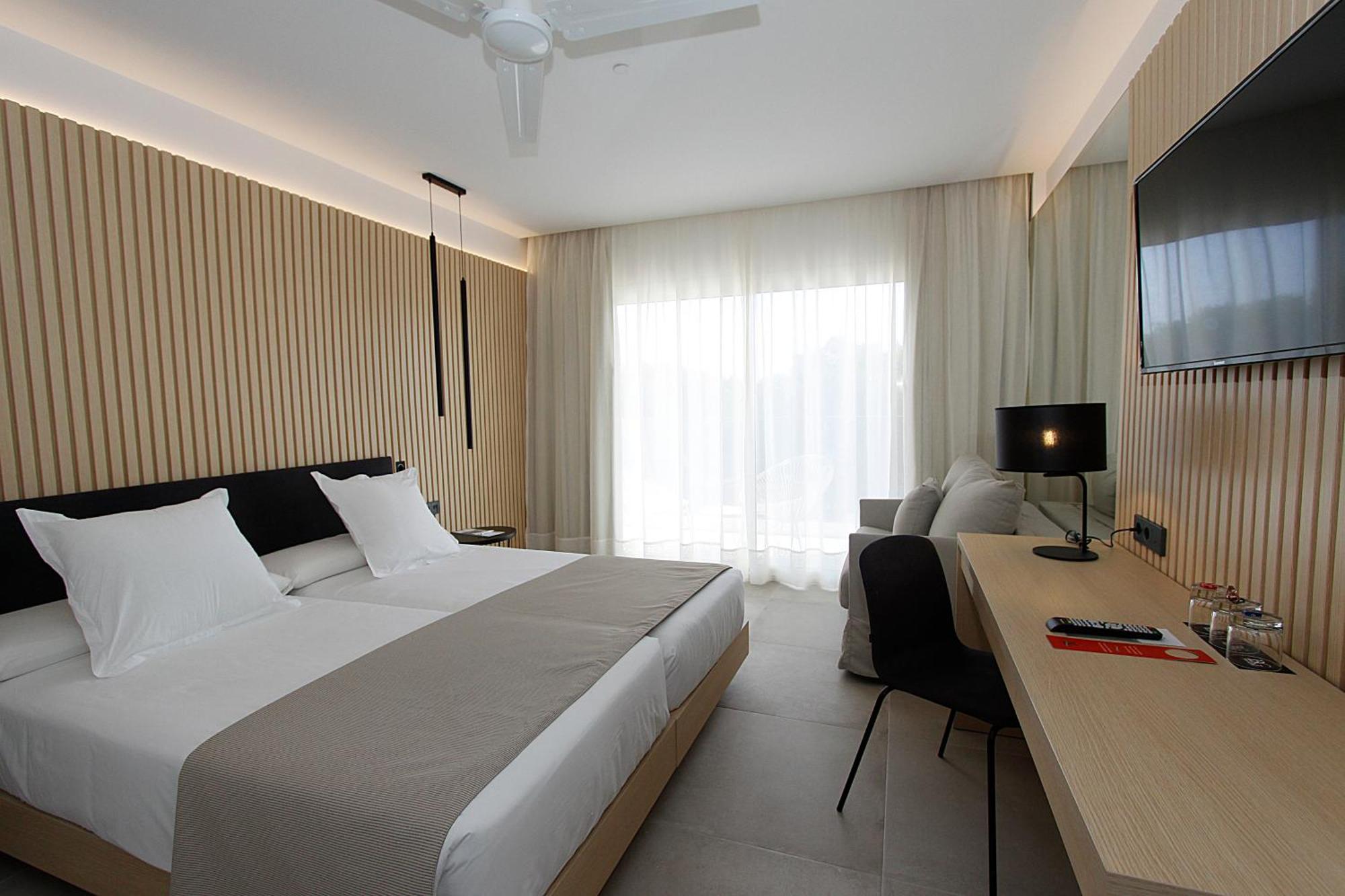 Superior Double Room,1306800502:JPEG