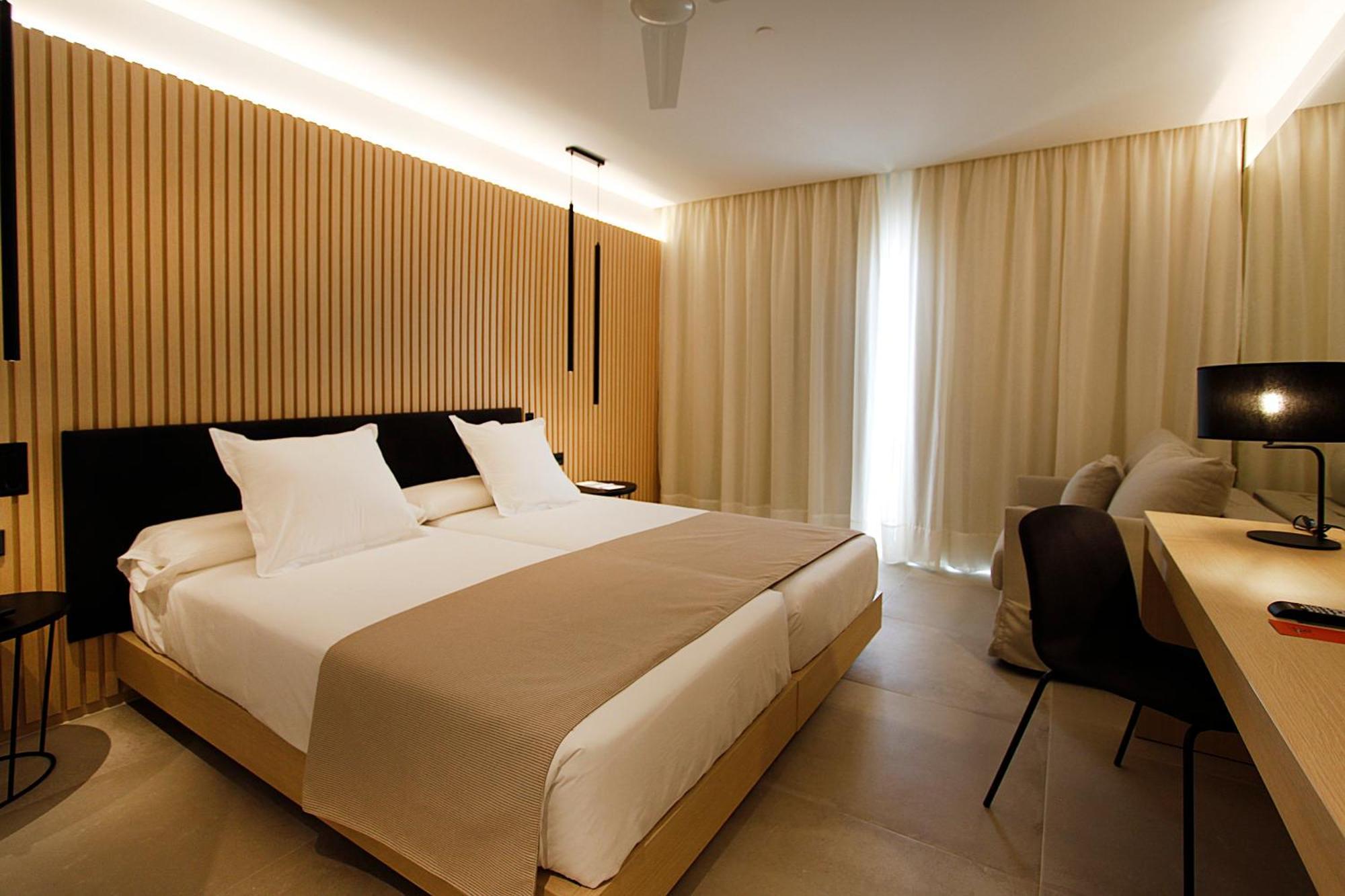 Junior Suite with Balcony (2 Adults),665965920:JPEG