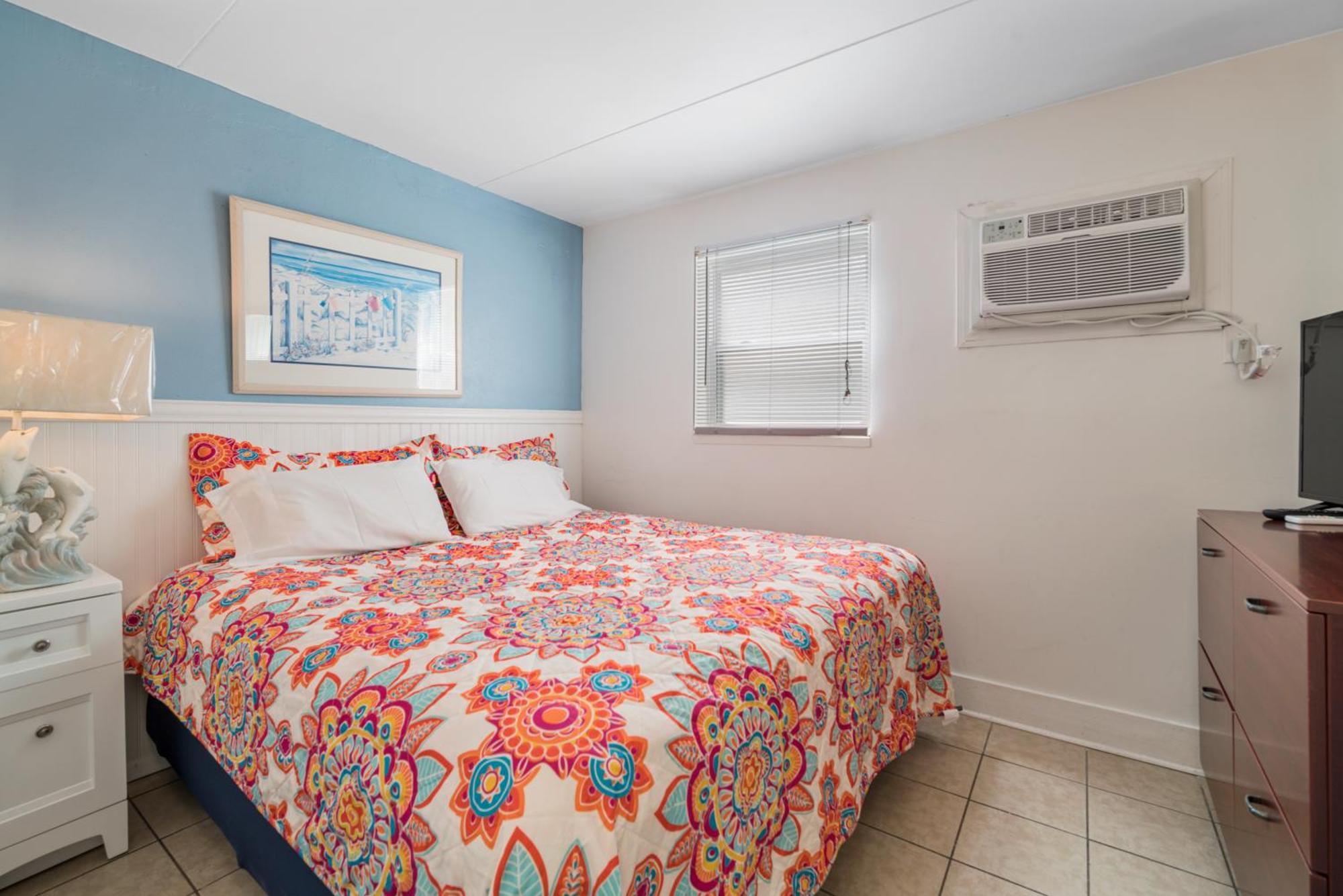 Deluxe King Suite (No View)