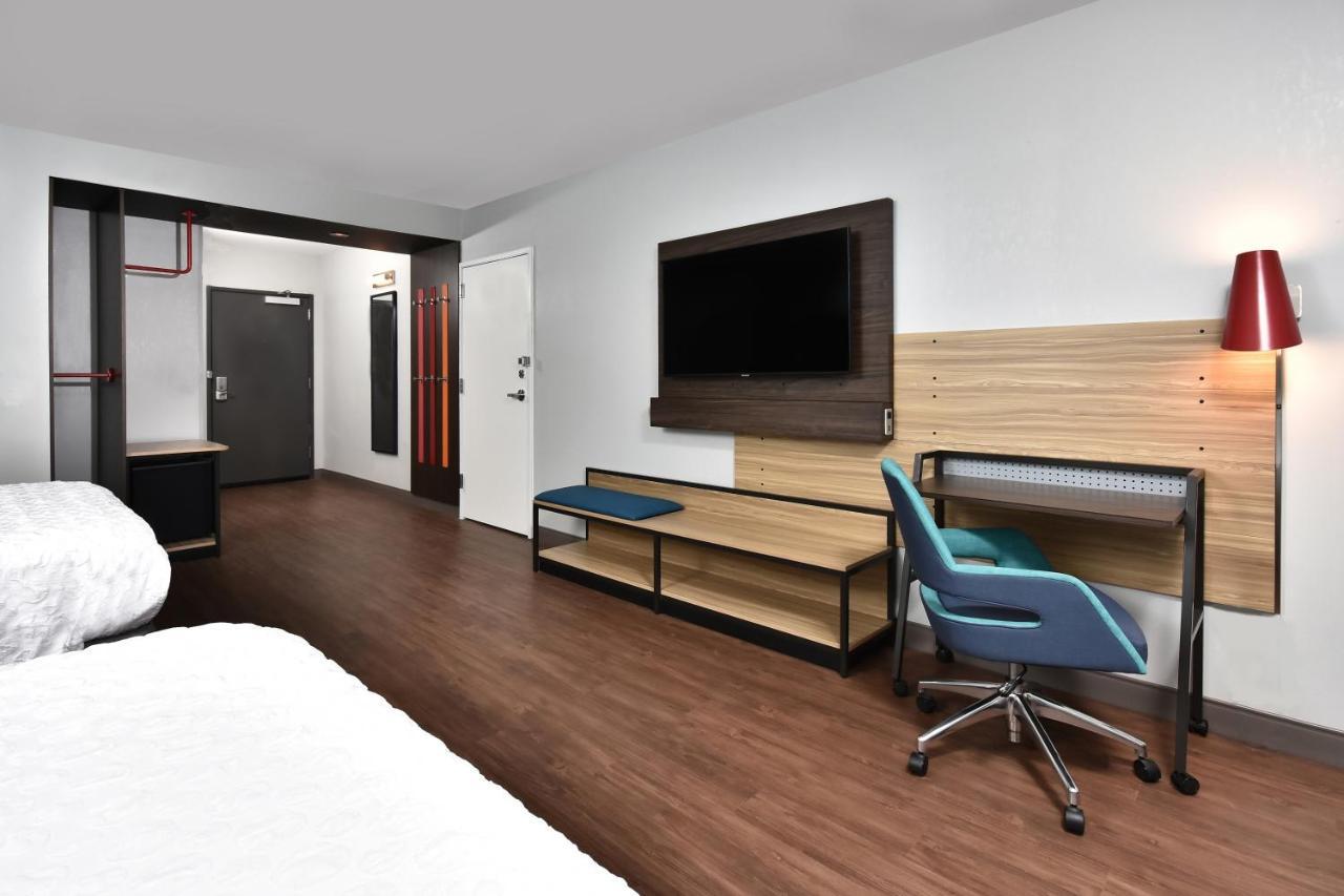 Queen Room with Two Queen Beds - Hearing Access