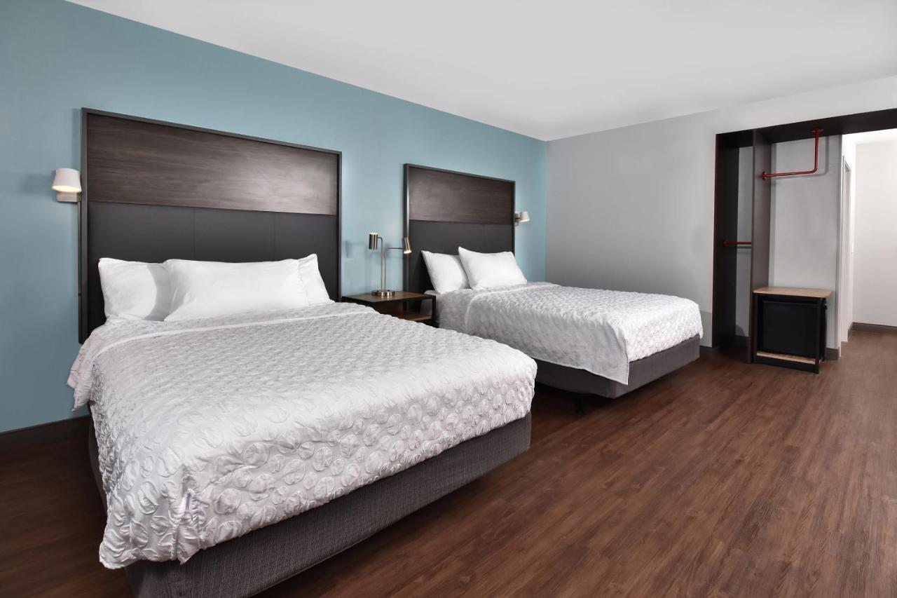 Queen Room with Two Queen Beds and Bath Tub - Mobility/Hearing Accessible