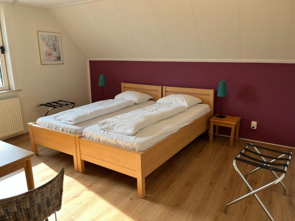 Tweepersoonskamer met Gedeelde Badkamer