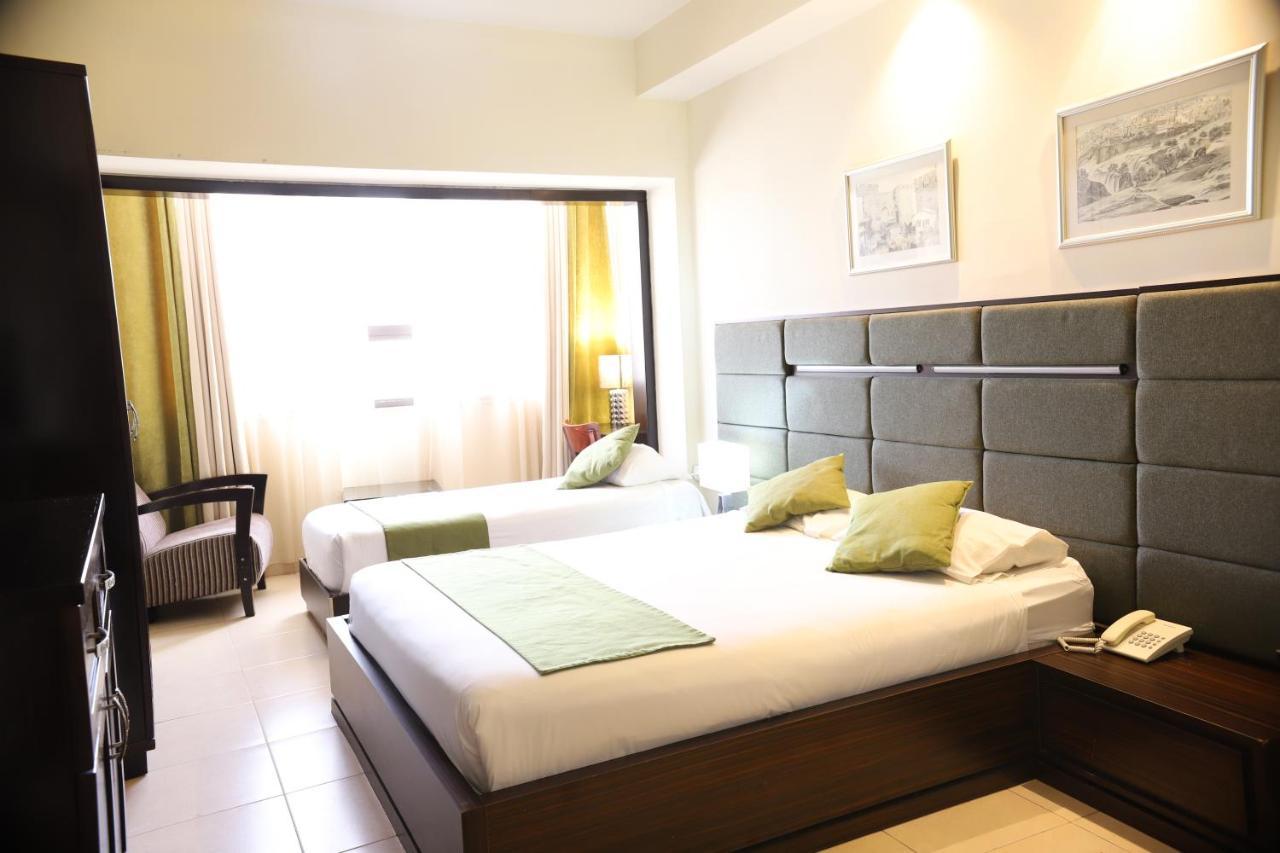 Camera Familiare Standard con Letto Matrimoniale e Letto Singolo