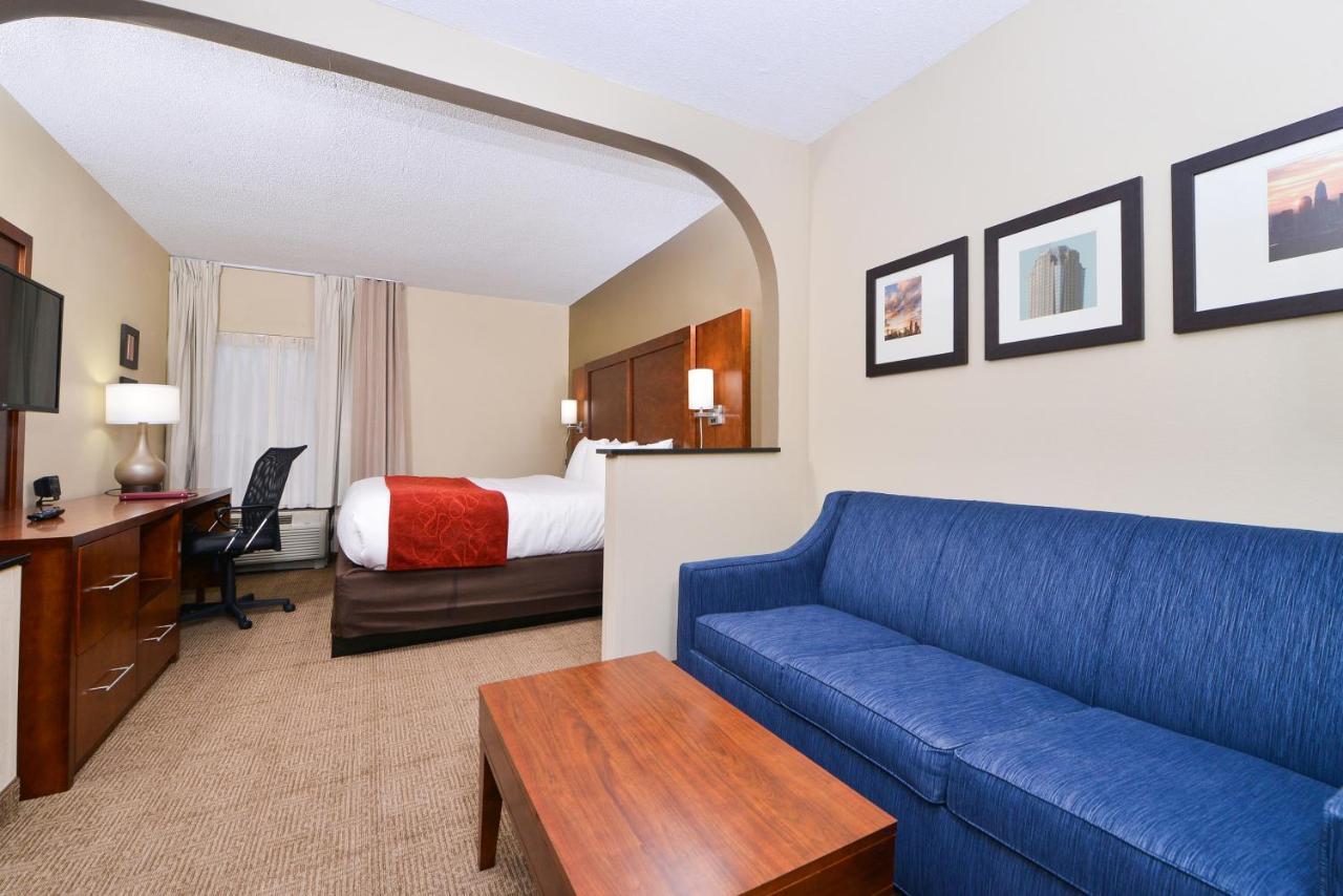 King Suite with Roll-In Shower - Accessible/Non-Smoking