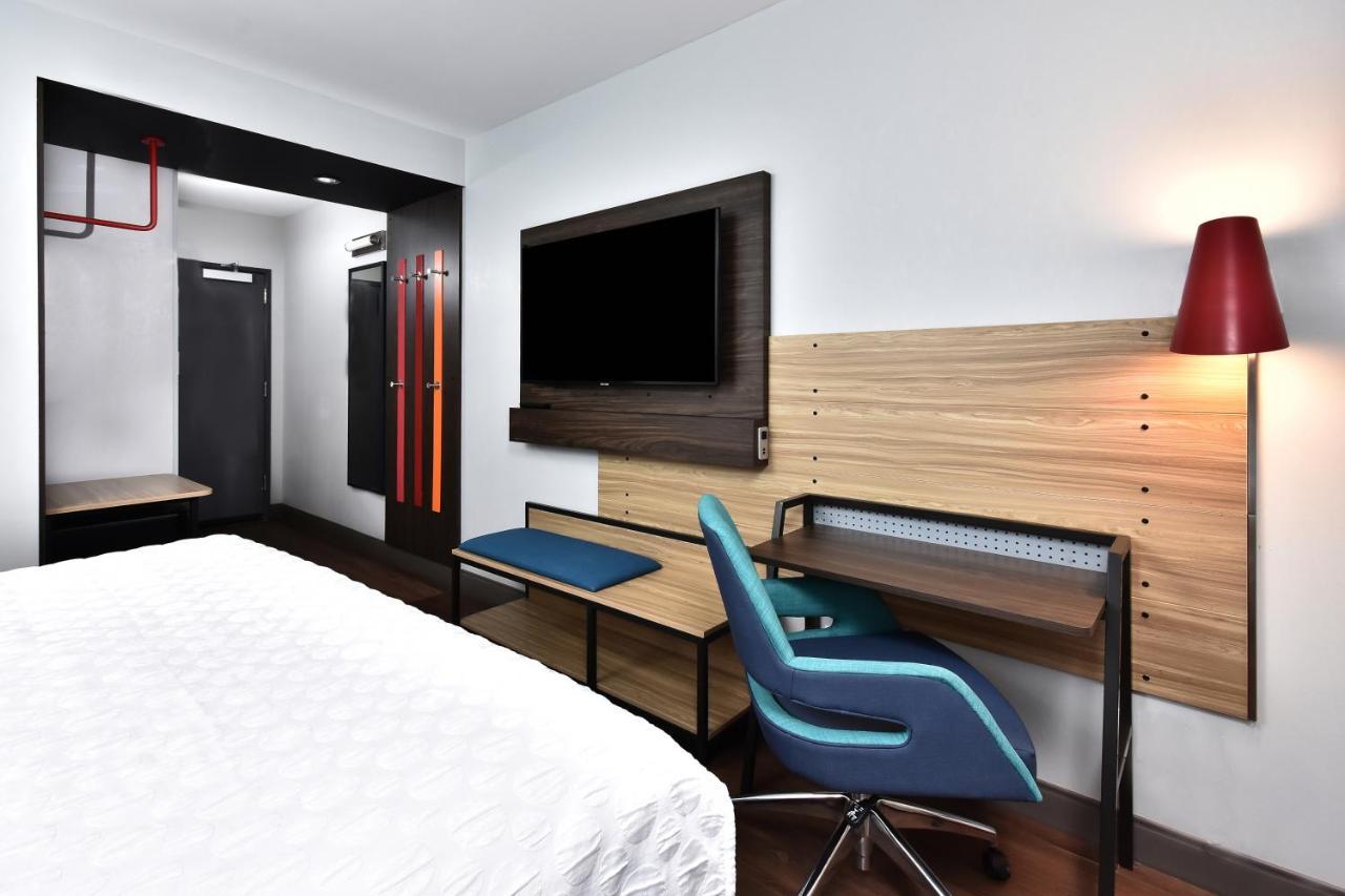 King Room with Bath Tub - Mobility/Hearing Accessible