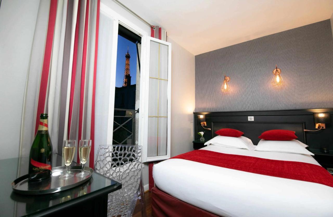 Quarto Duplo com Vista da Torre Eiffel.