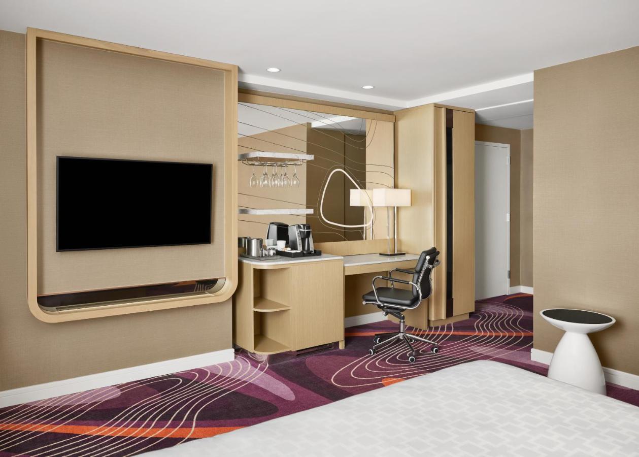 Classic Corner One King Bed