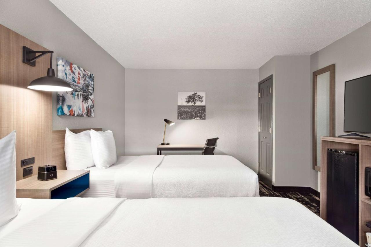 Deluxe Double Room with Two Double Beds - Non-Smoking