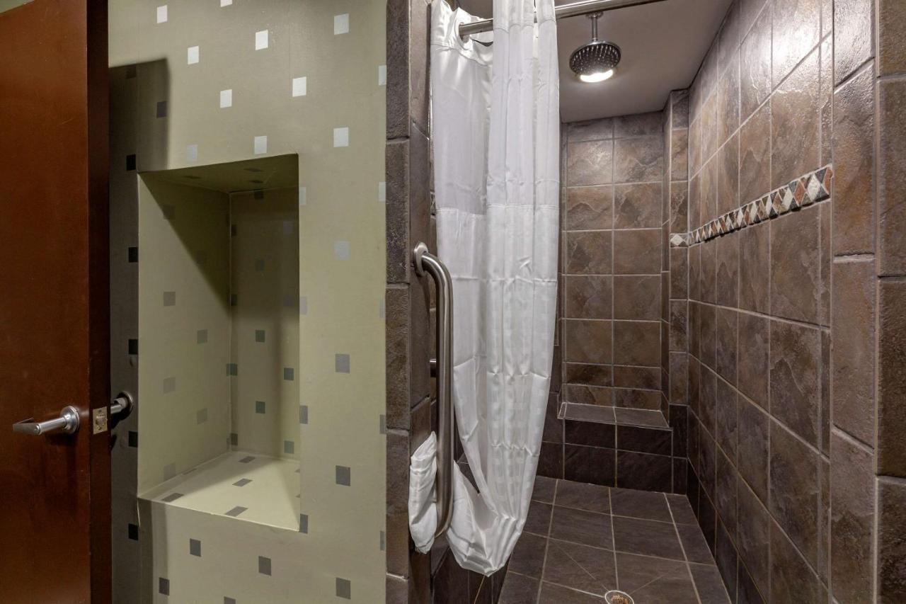 King Suite with Spa Bath