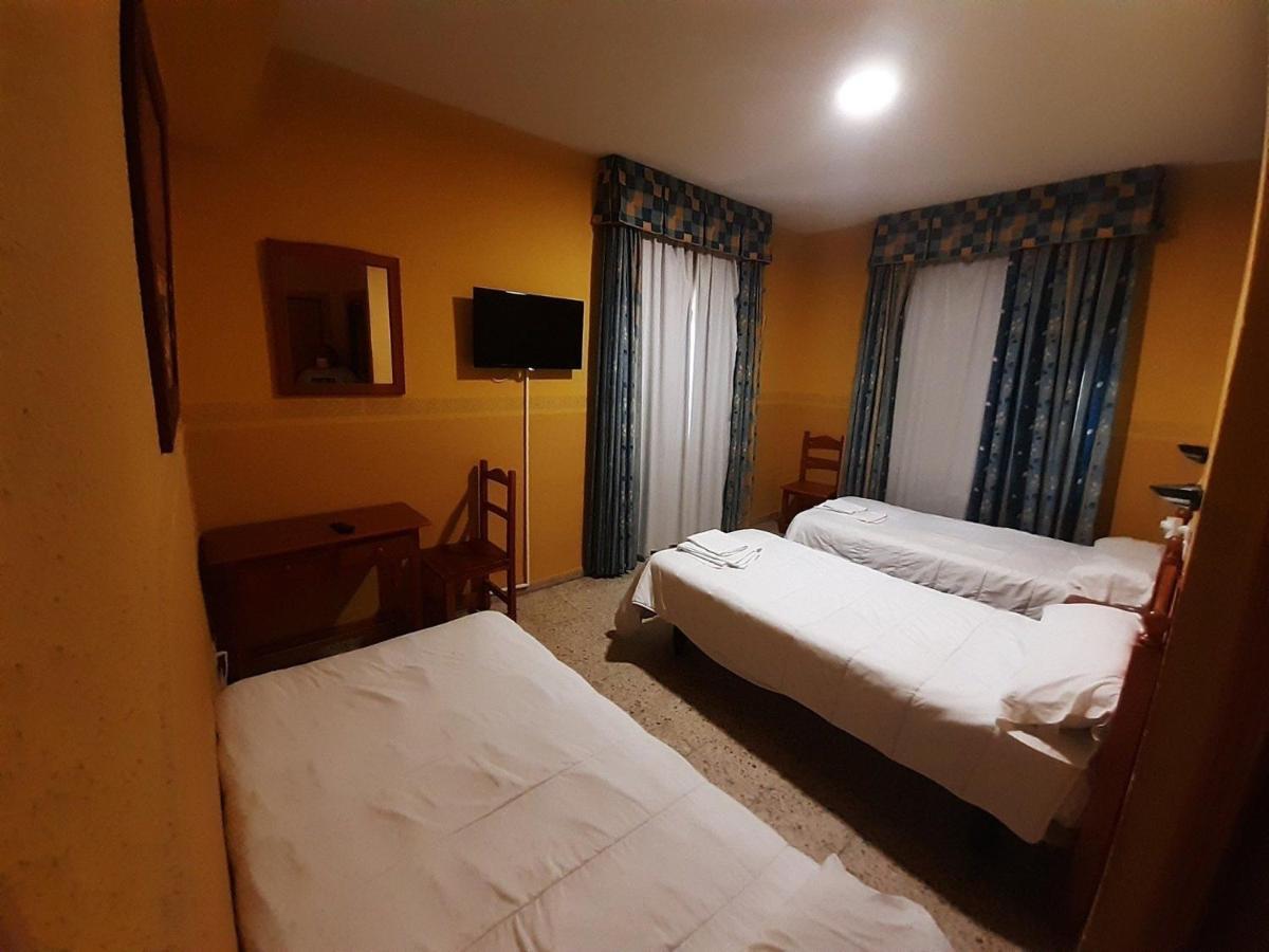 Chambre Triple avec Salle de Bains Privative