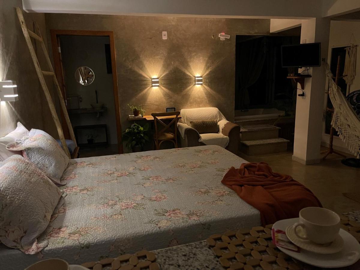 Quarto com Cama Queen-size e Banheira de Hidromassagem