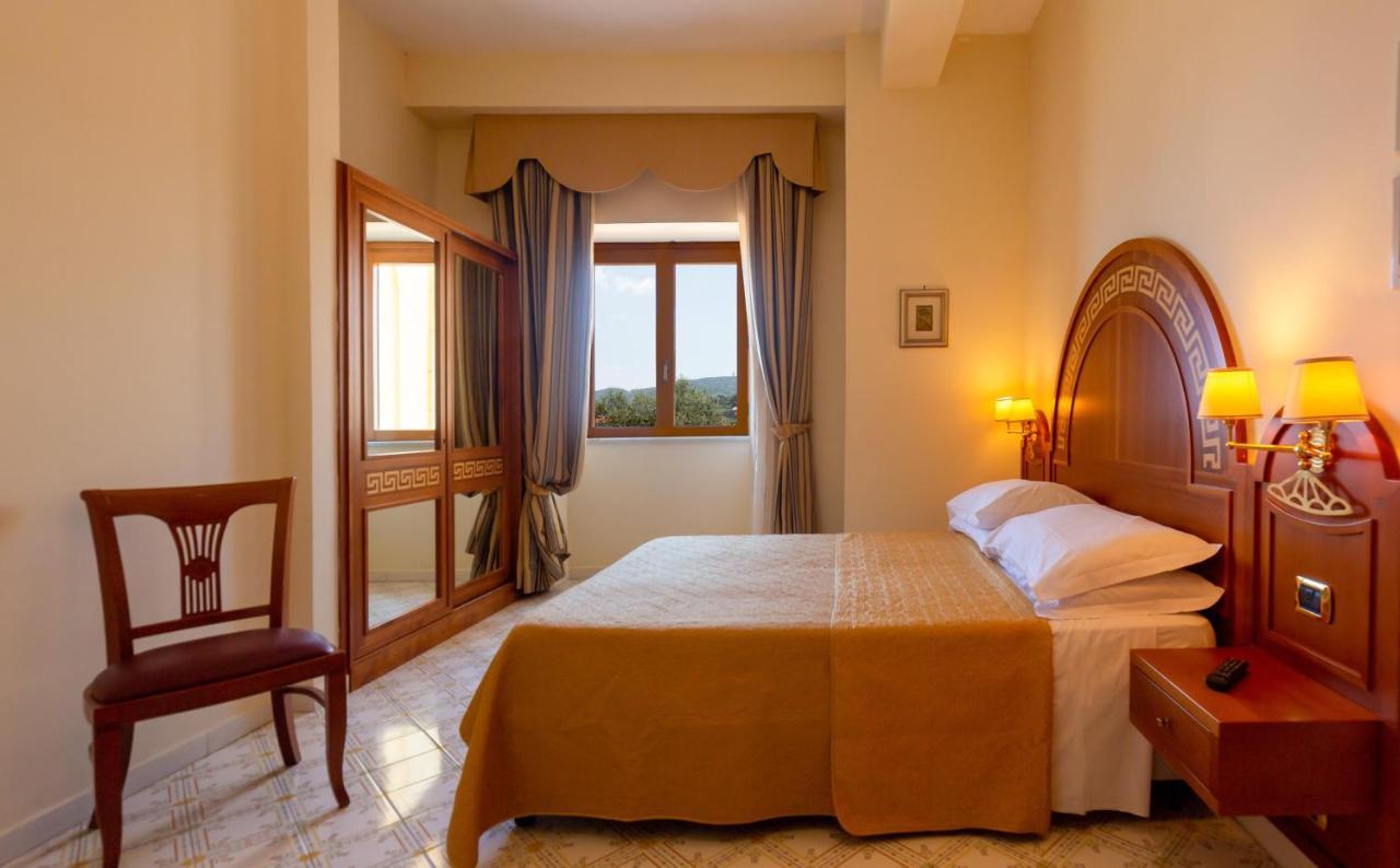 Double Room with Balcony and Sea View,1319833159:JPEG