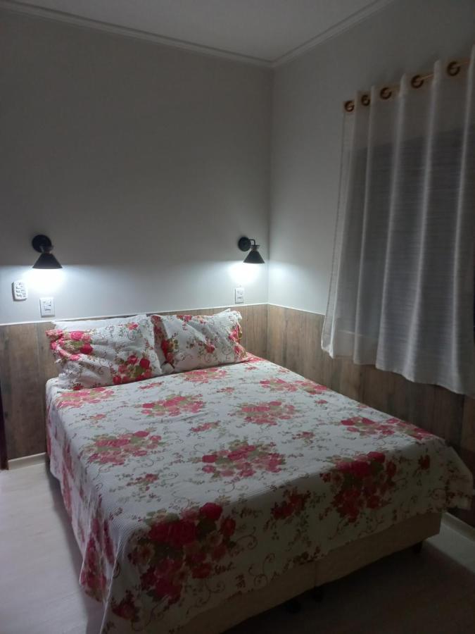 Quarto Econômico com Cama de Casal ou 2 de Solteiro