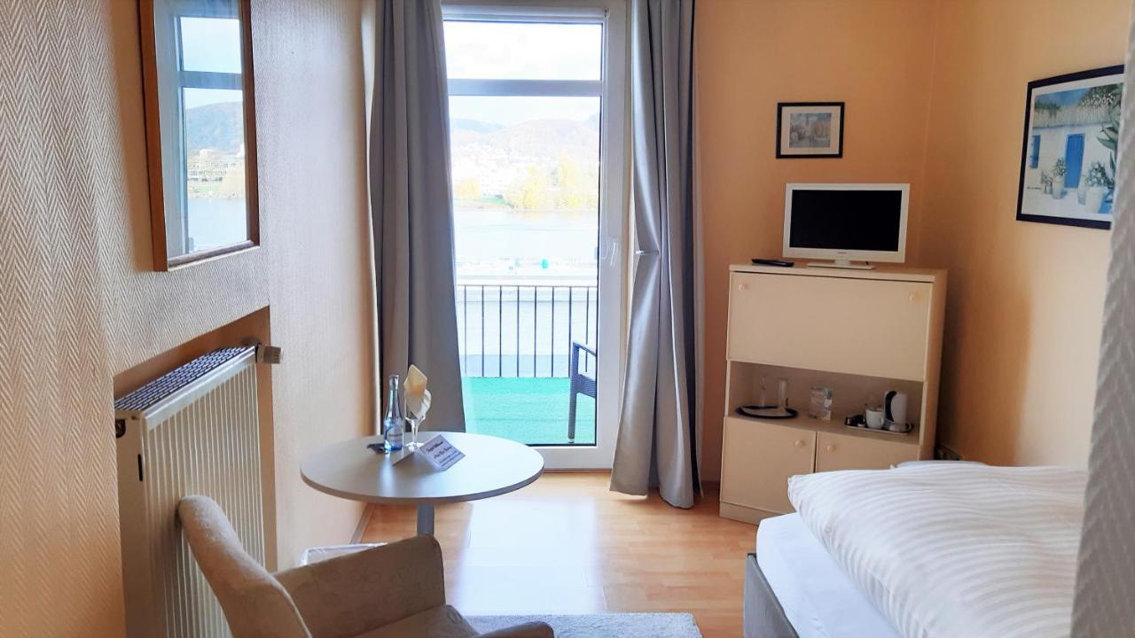 Single Room,1527431950:JPEG