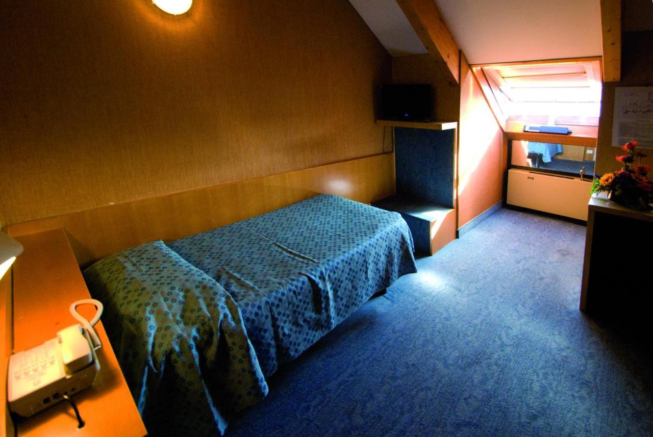 Single Room,1327167869:JPEG