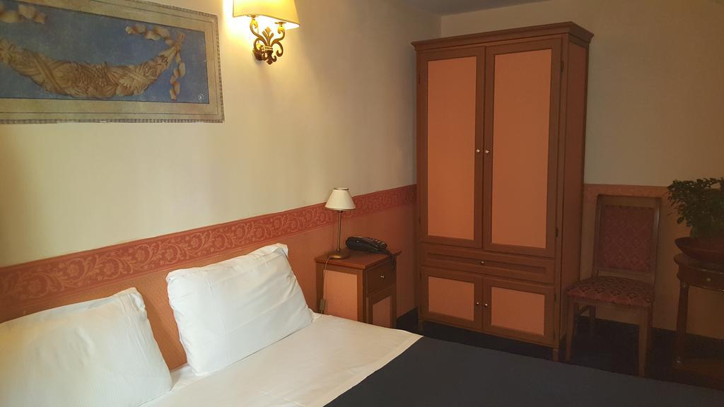 Triple Room,942273667:JPEG