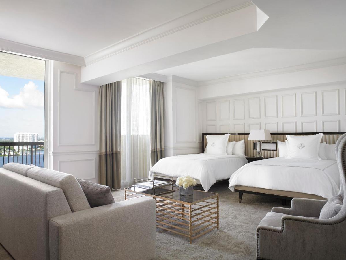 Quarto com 2 Camas de Casal com Vista Cidade