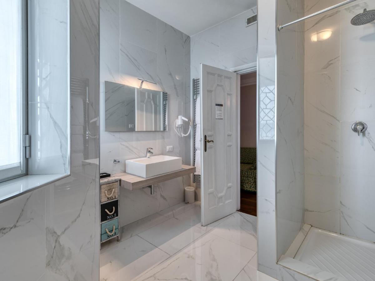 Deluxe Junior Suite,1326552343:JPEG