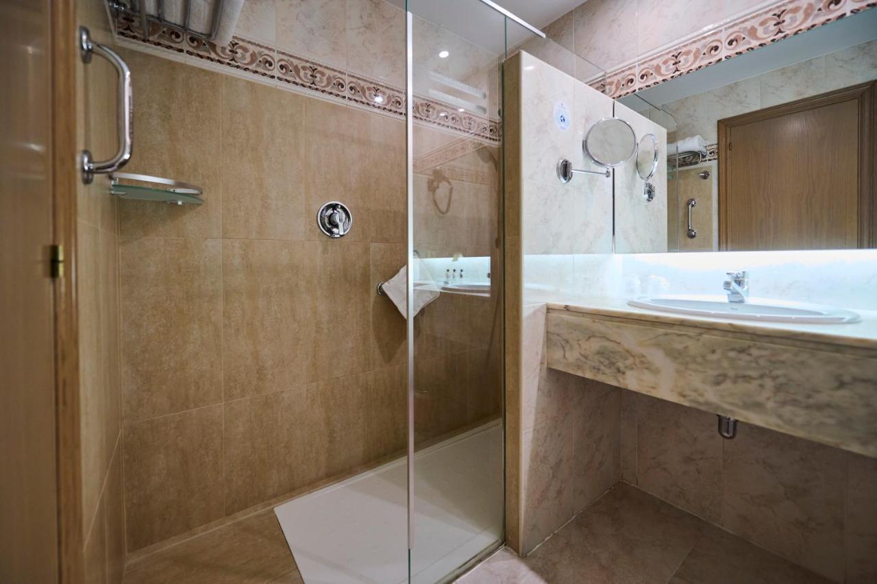 Double Room with Extra Bed (3 Adults),1584401225:JPEG