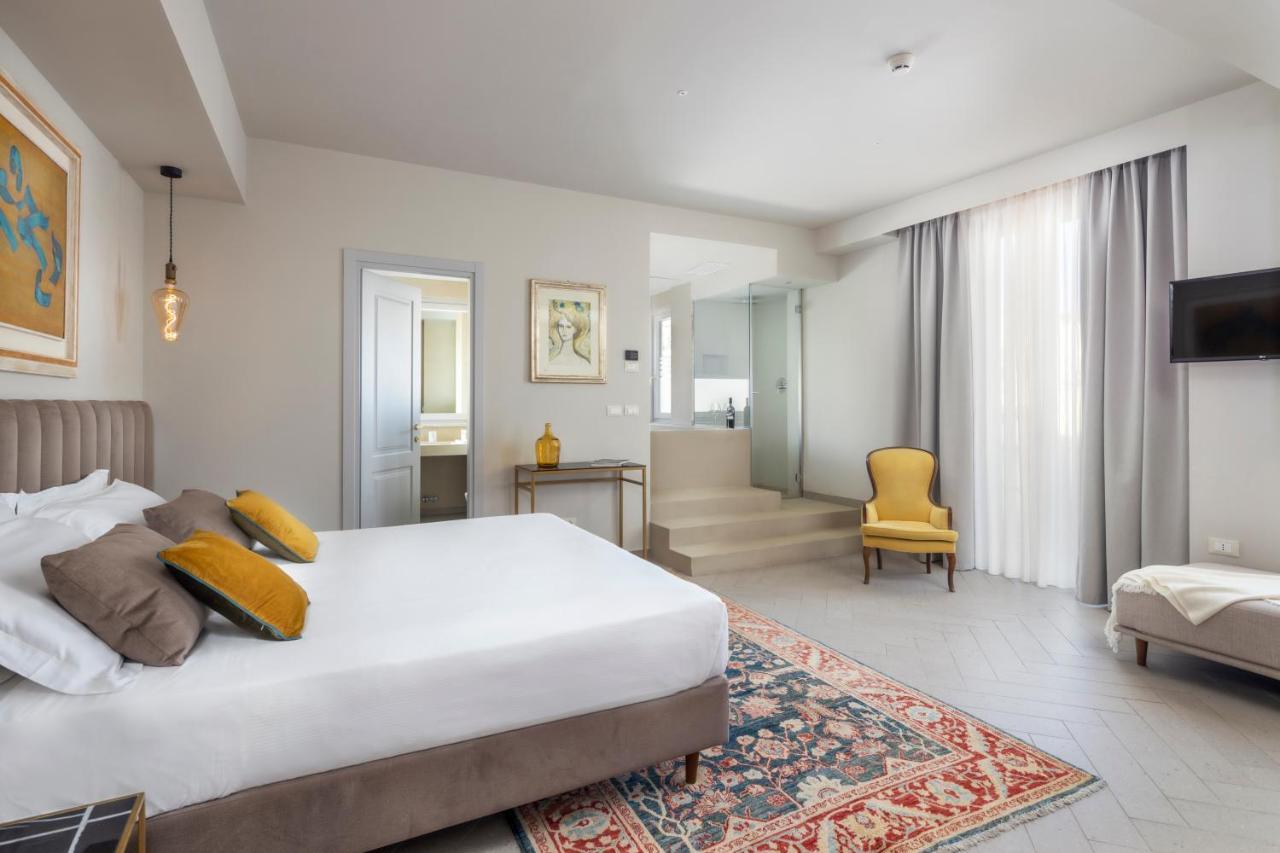 Suite with Private Pool,1333585013:JPEG