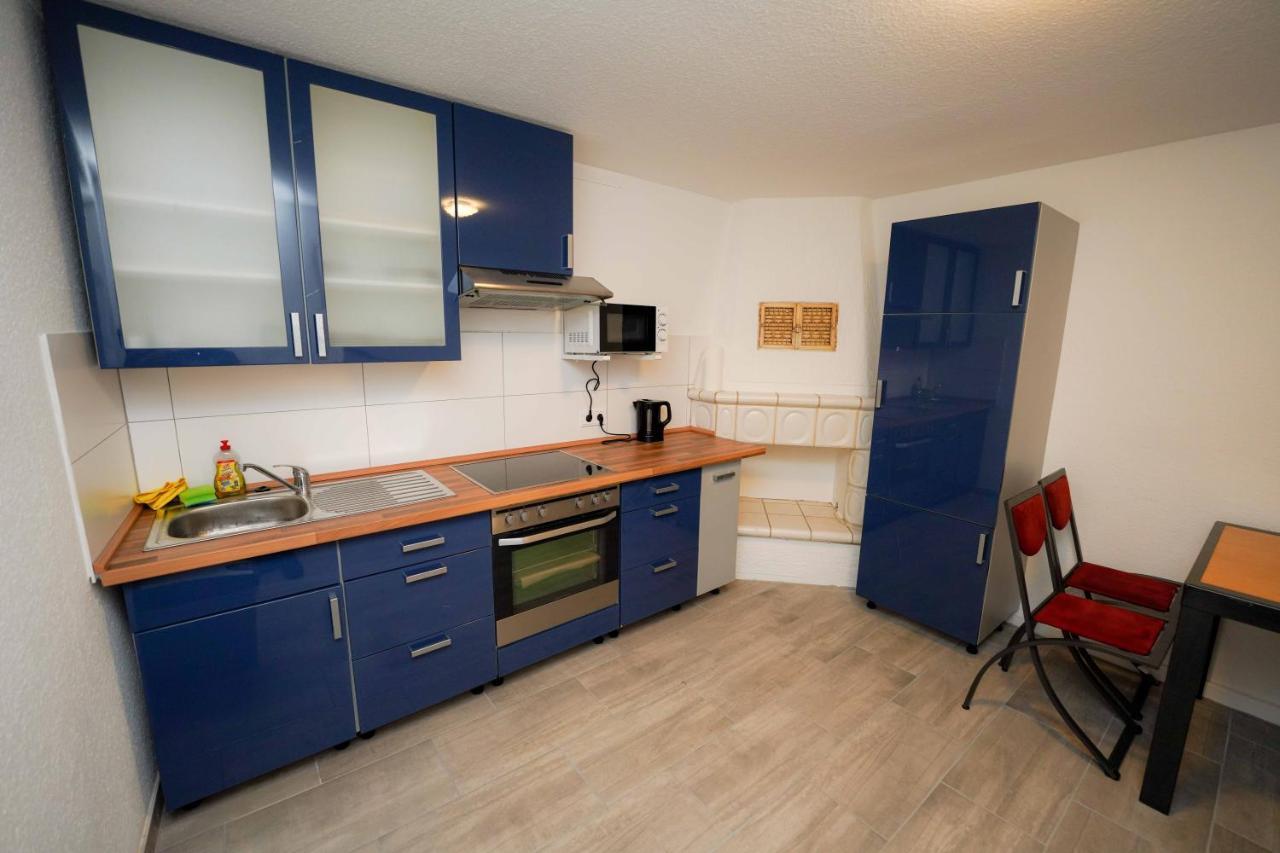 Standaard Tweepersoonskamer met 2 Aparte Bedden - Gedeelde Badkamer