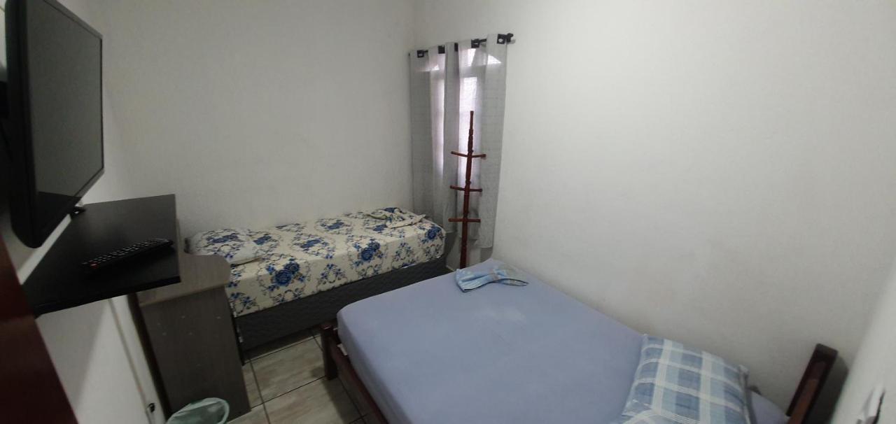 Quarto Triplo Básico com Banheiro Compartilhado